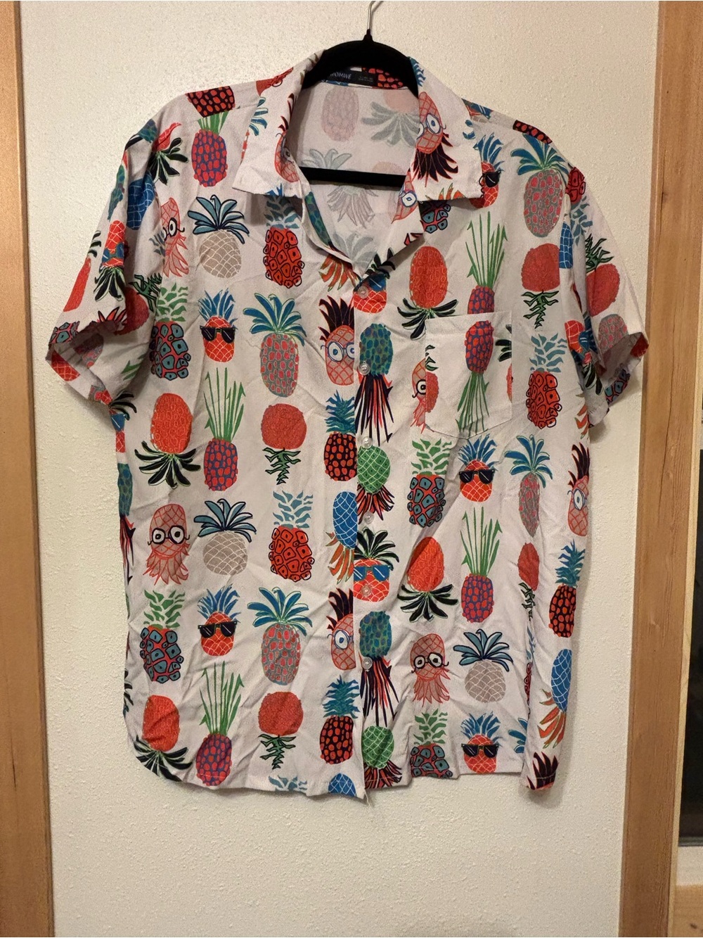 ROMWE White Short-Sleeve Button-Down Shirt w/Multicolor Pineapple Print L
0023S